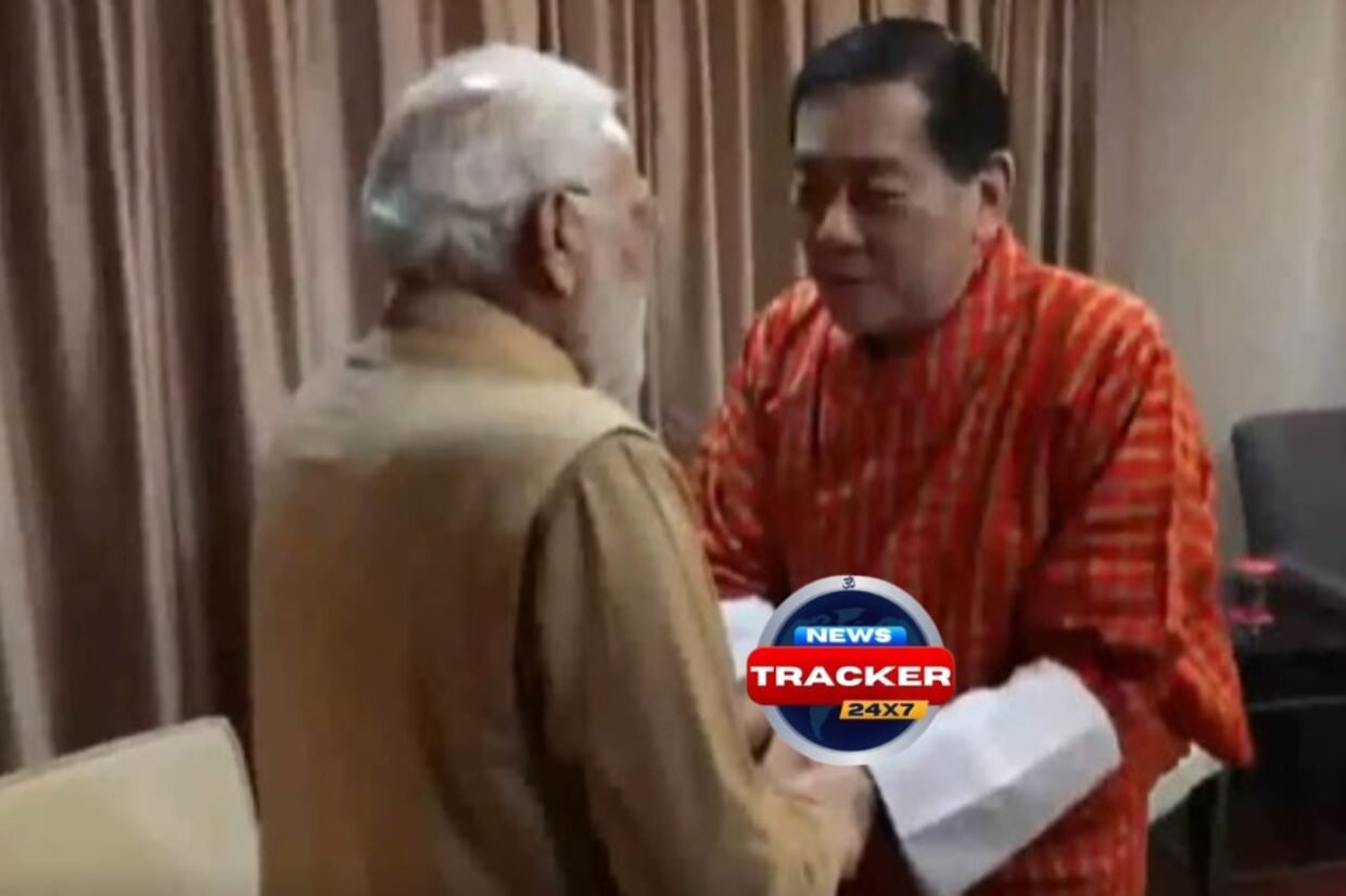 PM Modi visits Druk Gyalpo Jigme Singye Wangchuck, the fourth King of Bhutan | Best Video
