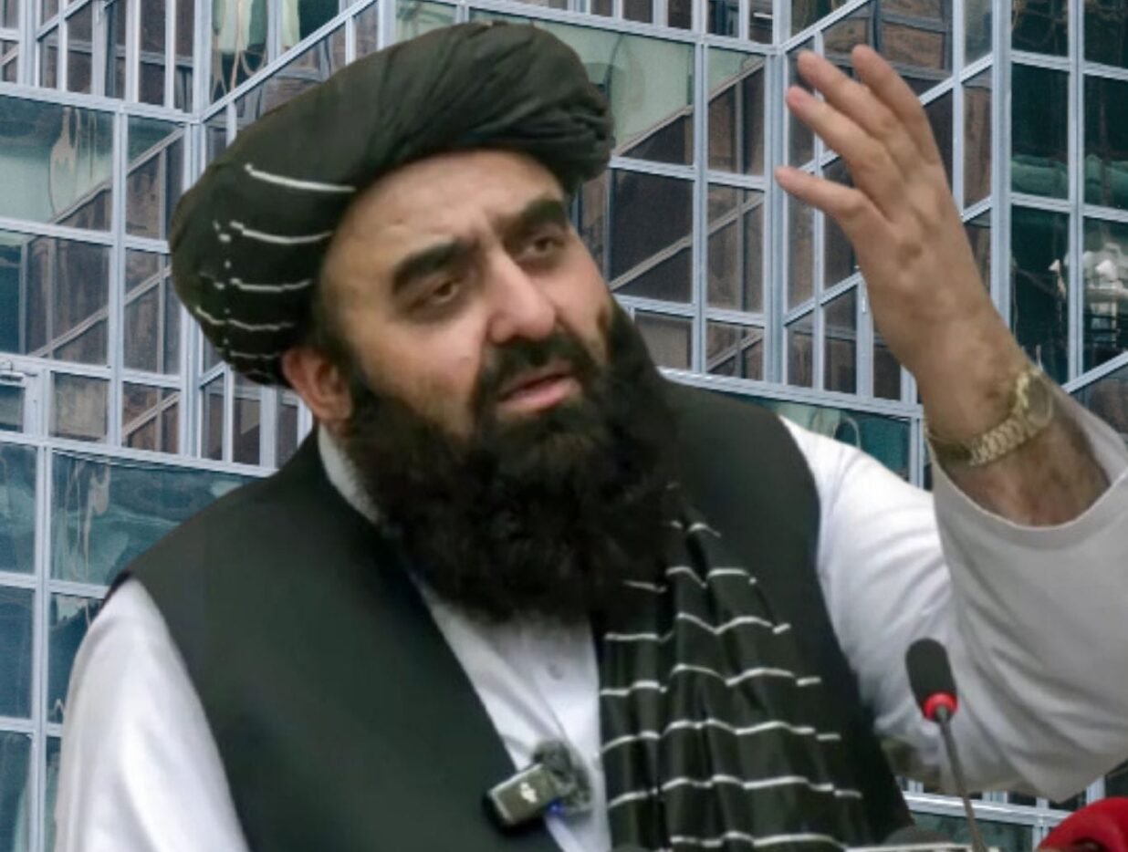 Chinese envoy discusses Afghan-Pakistan tensions in Kabul, urges dialogue