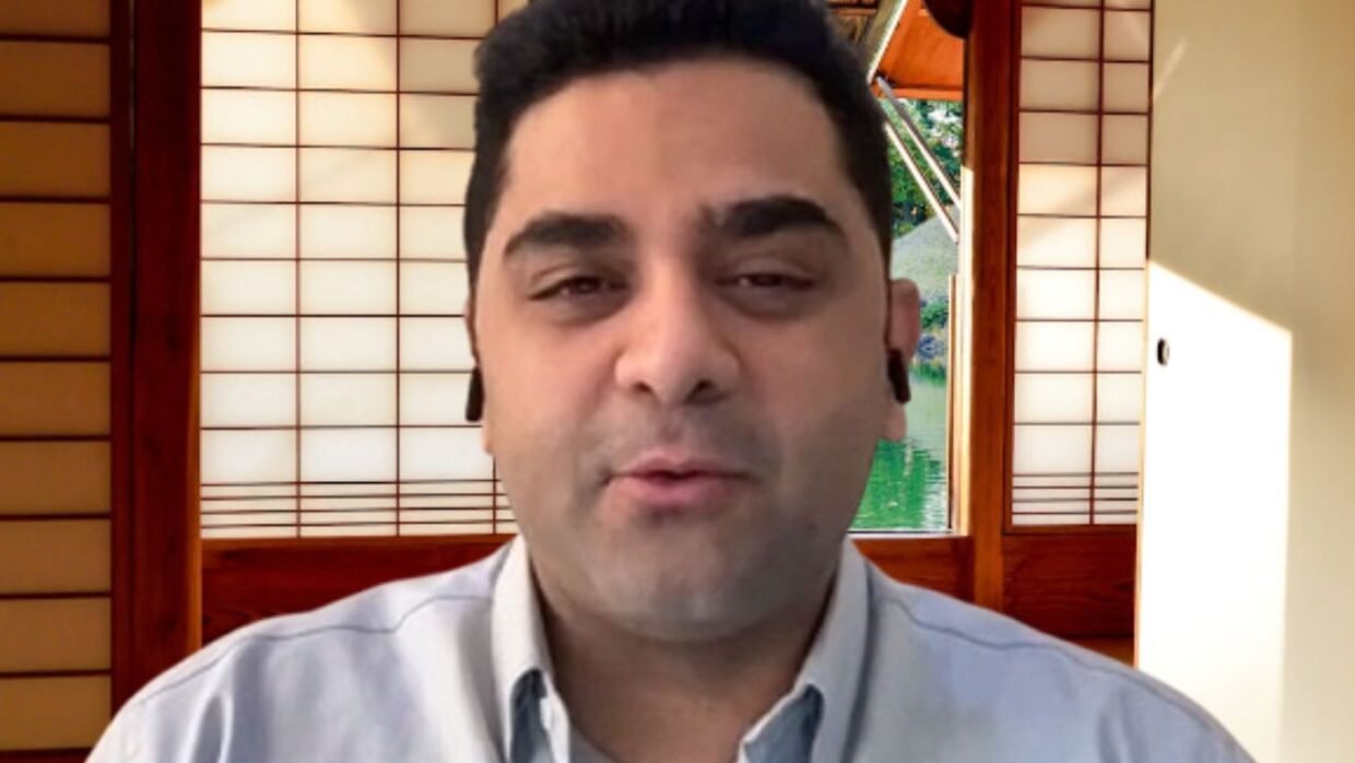 Hormuz deadline pressure : Isfahan University Professor Calls Trump’s Profanity ‘Expected’ Before Hormuz Deadline