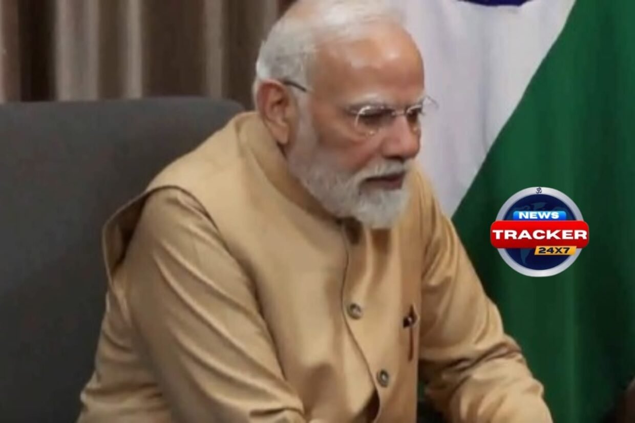 PM Modi visits Druk Gyalpo Jigme Singye Wangchuck, the fourth King of Bhutan | Best Video