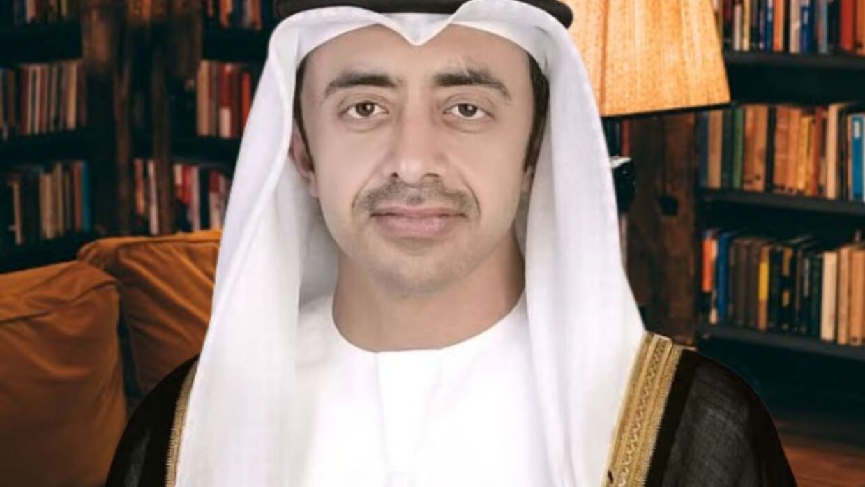 Abdullah bin Zayed Engages with Foreign Ministers Over Phone on Regional Situation