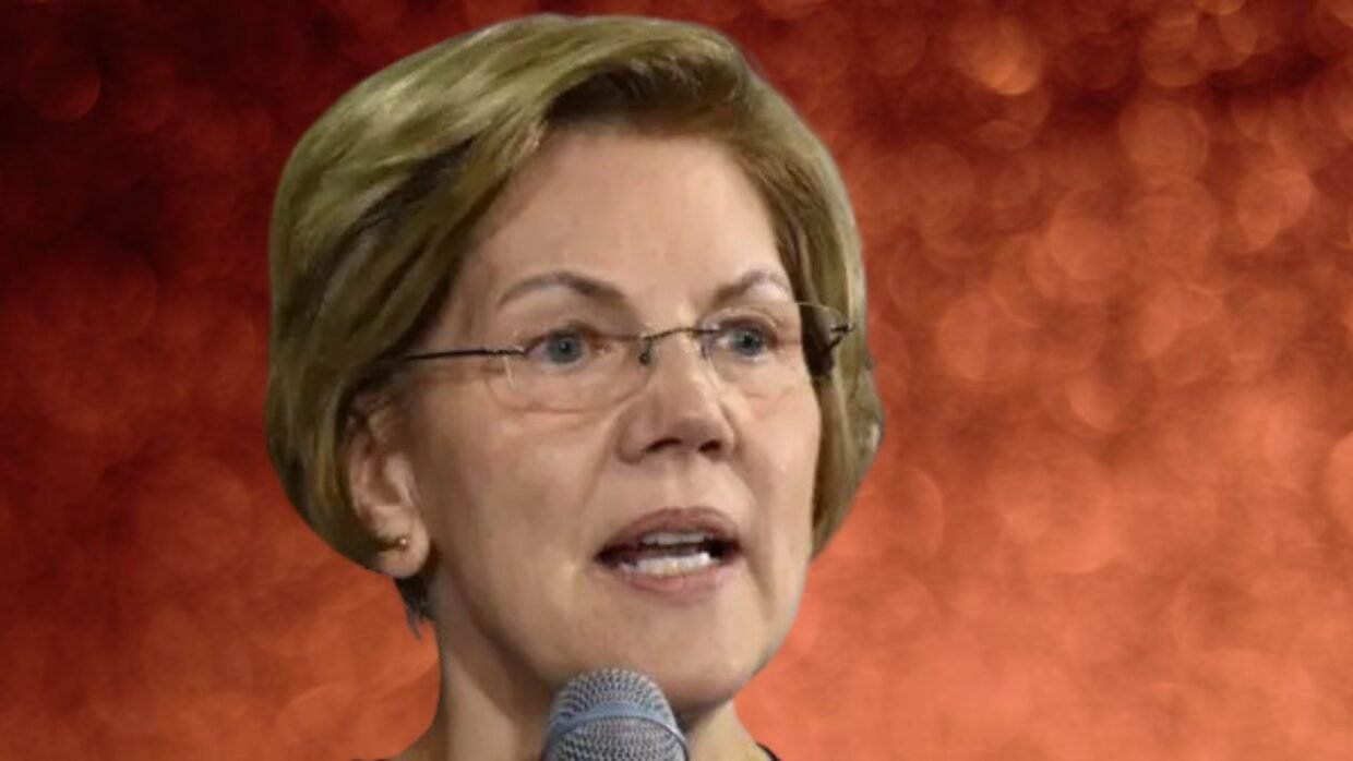Elizabeth Warren Accuses Trump of Favoring Wall Street After Puerto Rico Board Changes